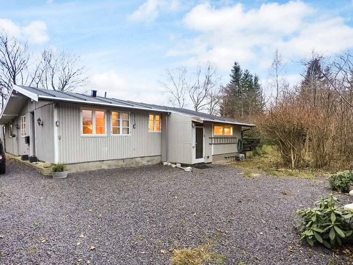 Ferieudlejning for 6 personer, med terrasse, børnevenlig i Dronningmølle