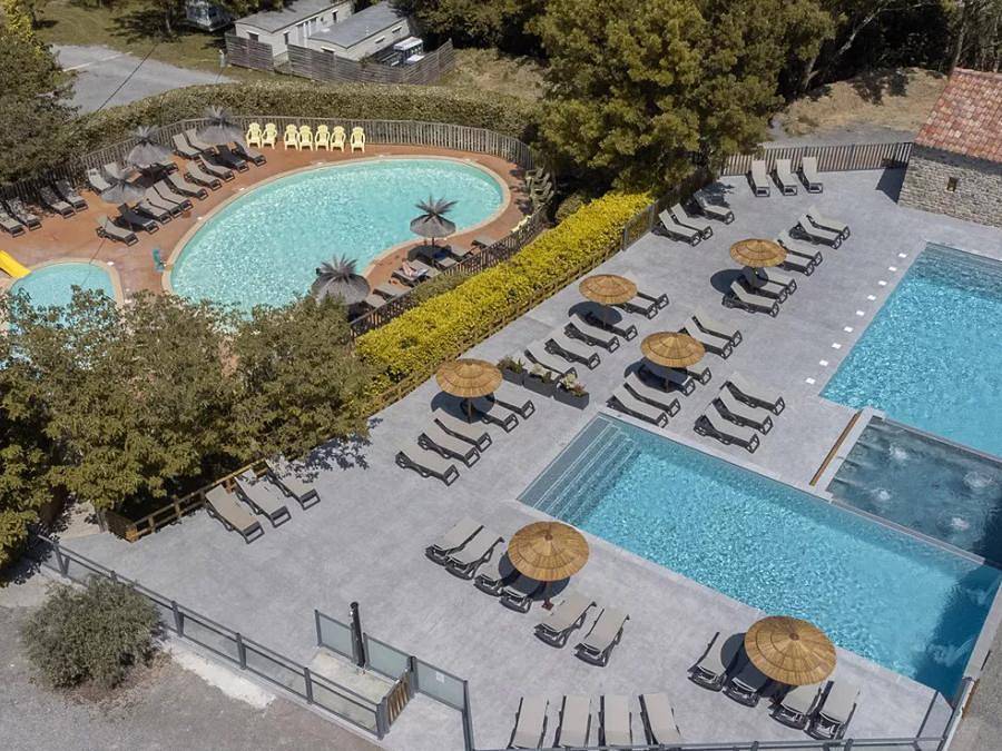 Flower Camping Saint Amand - Mobilhome 4 personnes - Premium Patio 30m² 2 chambres Clim, Tv, lave-vaisselle in Laurac-en-Vivarais, Ardèche