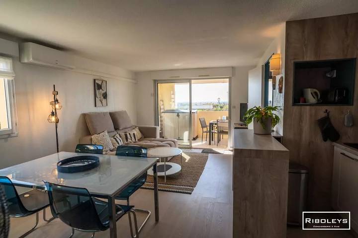 Gîte pour 4 personnes, avec piscine ainsi que balcon et vue dans Plage de la Farinette - 2