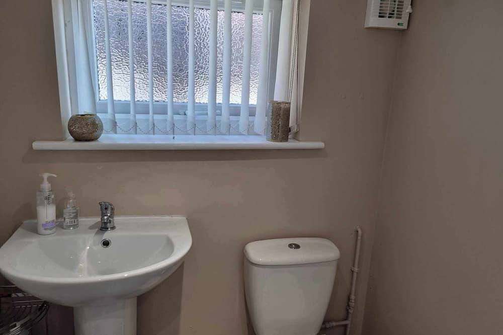 Entire apartment, Ann's Garden Flat, Llandudno and Conwy. Quiet Residential Area, Self Contained in Deganwy, Conwy region