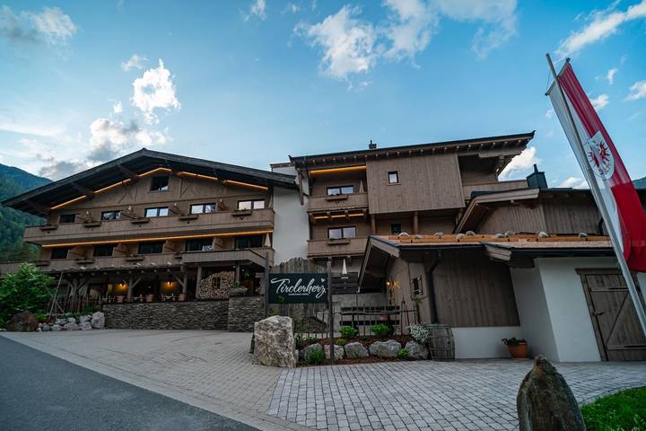 Hotel für 4 Personen, mit Balkon und Terrasse sowie Garten und Sauna in Sankt Ulrich am Pillersee