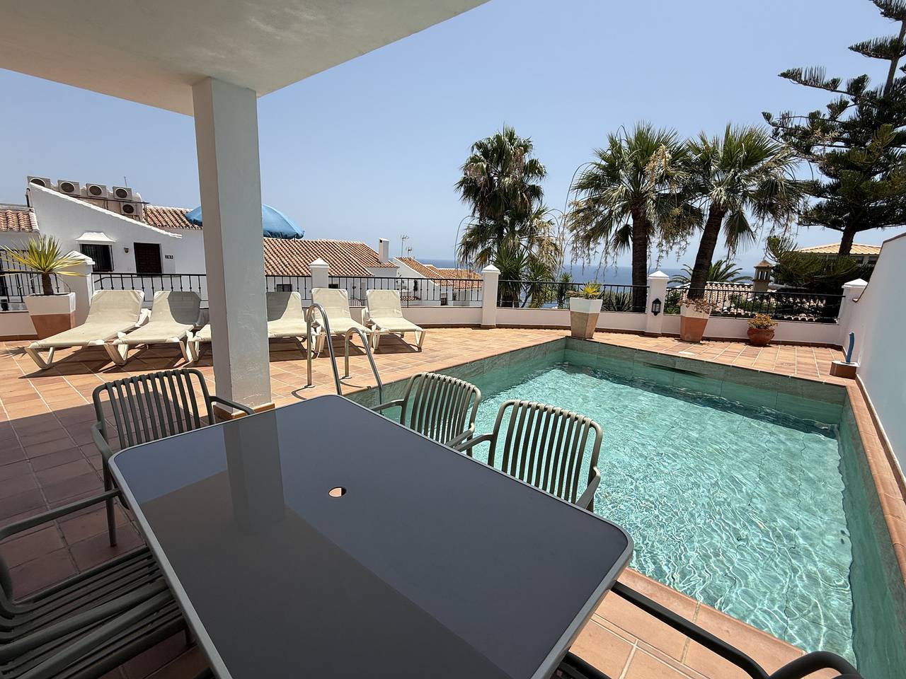 Villa for 6 Guests in Playa de Burriana, Nerja