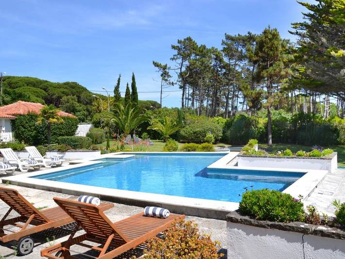 Villa voor 16 personen, met tuin en zwembad in Costa do Estoril