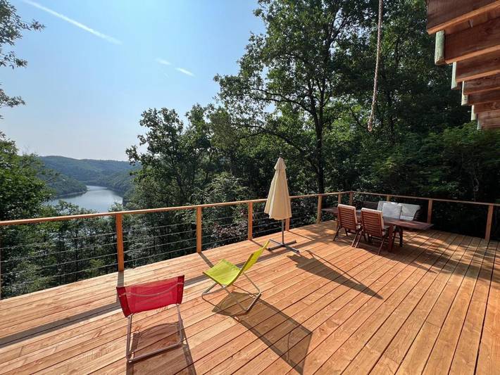 Gîte pour 6 personnes, avec terrasse ainsi que vue sur le lac et vue à Miremont - 2