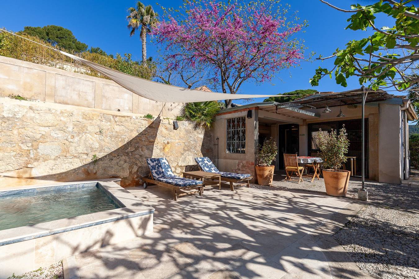 Studio entier, Maisonnette Indépendante avec vue sur la montagne, Wi-Fi et climatisation in Cassis, Parc national des Calanques