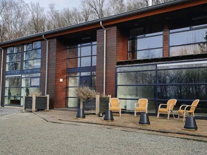 Ferienhaus für 15 Personen, mit Terrasse und Garten sowie Pool und Sauna in Manhay