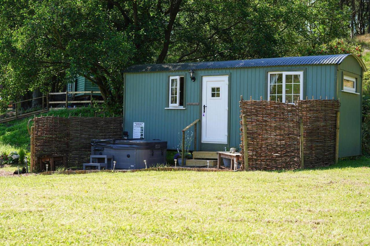 The Laburnum Retreat Shepherds Hut with private hot tub in Staffordshire