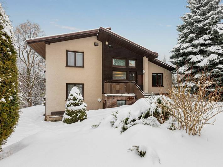 Ferienhaus für 8 Personen, mit Balkon und Terrasse sowie Garten in Nordböhmen