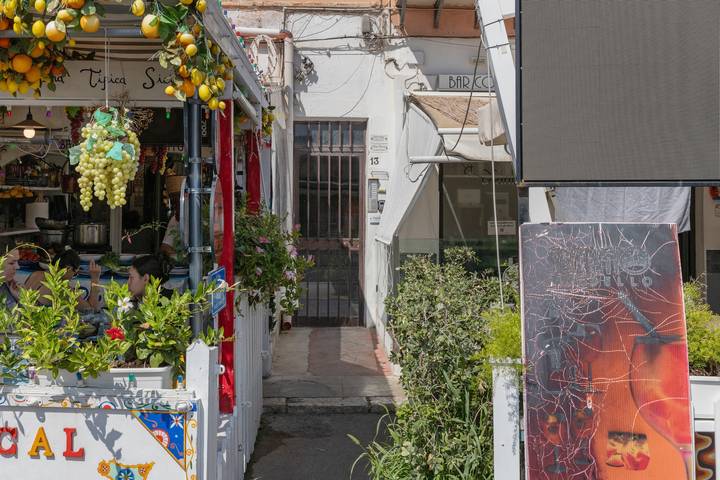 Entire apartment, Apartment 'Mondello Holidays - Casa Neruda' with Sea View, Wi-Fi and Air Conditioning in Mondello (Palermo), Palermo