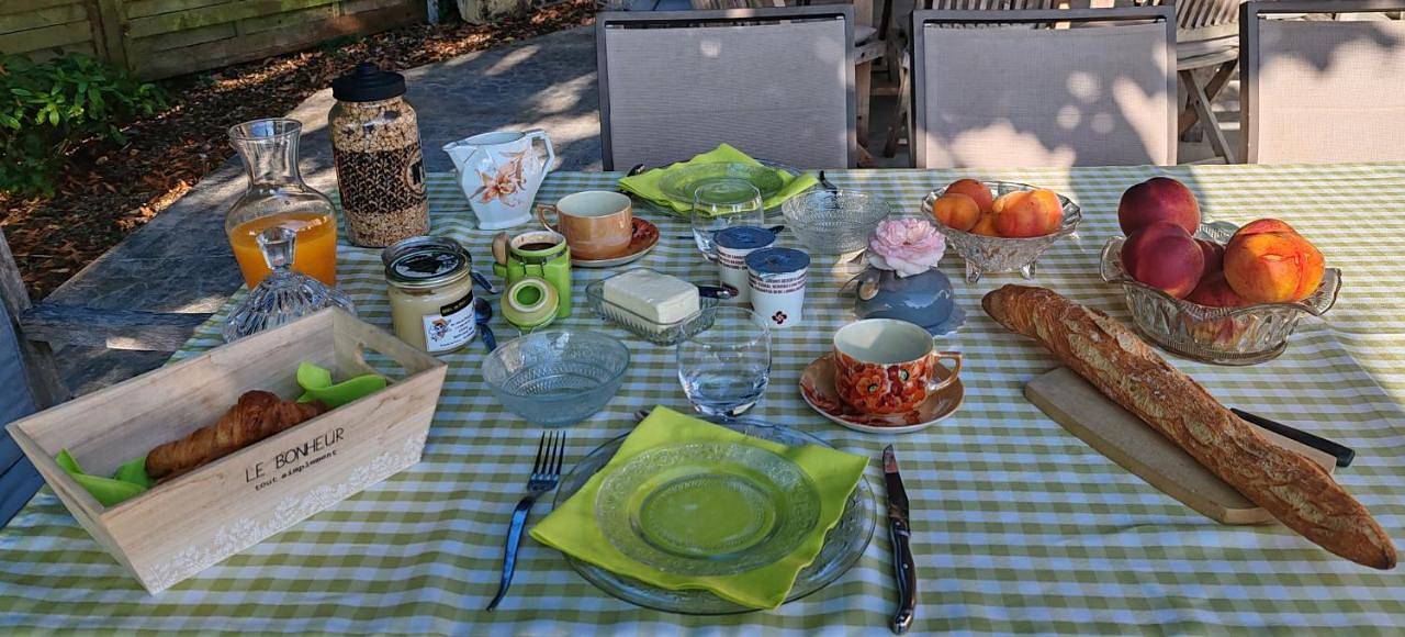 Double Room with Terrace in Teuillac, Région de Blaye