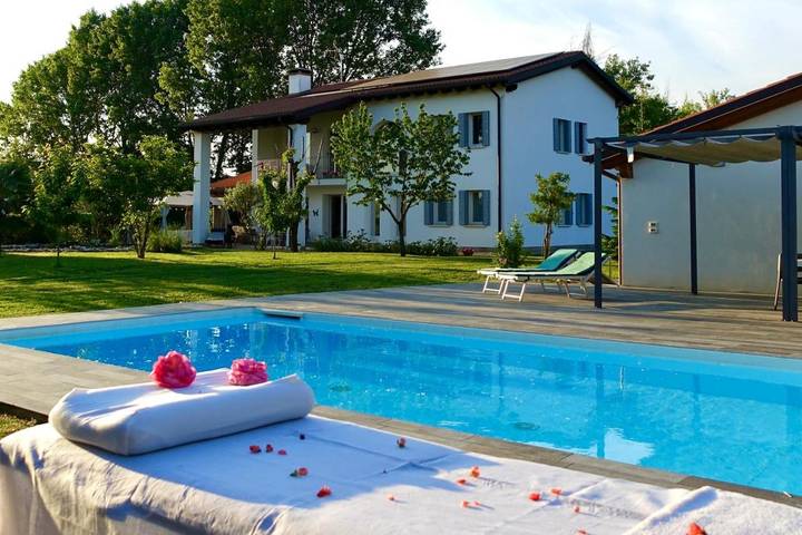 Casa vacanza per 4 persone, con Terrazza e Idromassaggio nonché Giardino e Piscina a Mirano