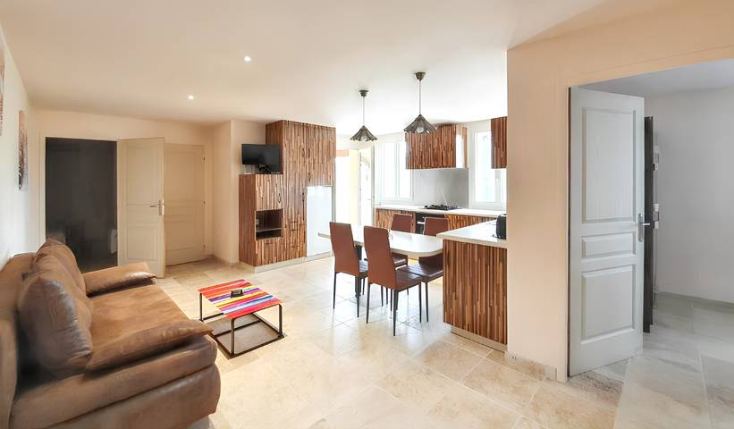 Location de vacances pour 4 personnes, avec terrasse ainsi que piscine et jardin à Puy-l'Évêque - 4