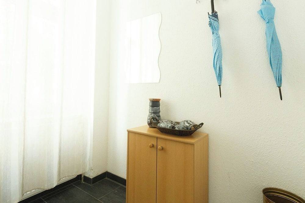 Entire apartment, Apartment No. 02 in Vienna near Schönbrunn/Westbahnhof | Keyless Check-In in Vienna, Donau Niederösterreich