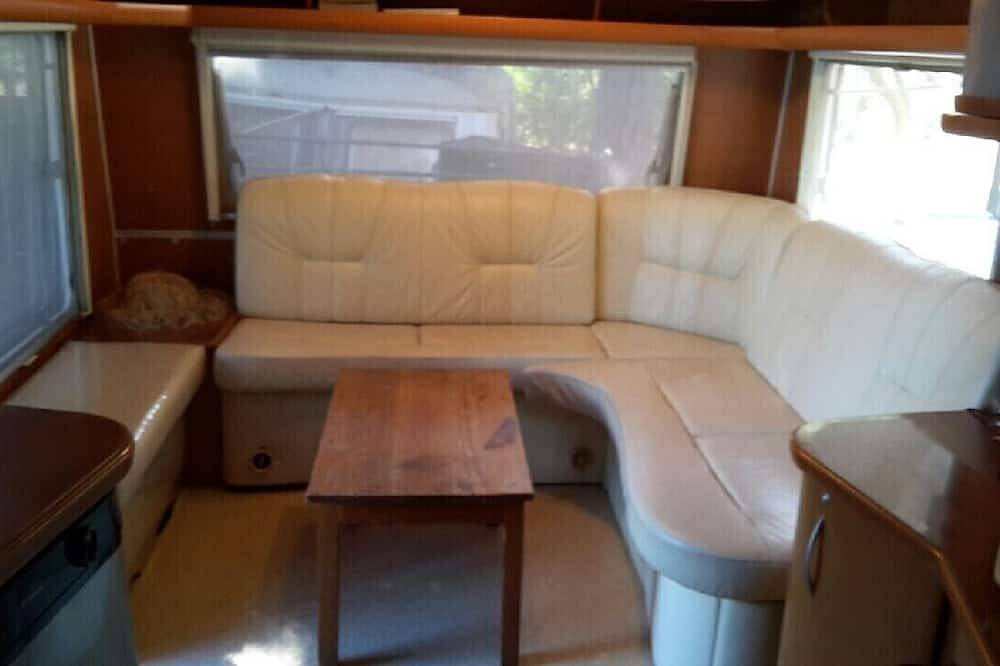 Charming fully-equipped caravan in Porto Vecchio by the sea in Porto Vecchio, Sartène e dintorni