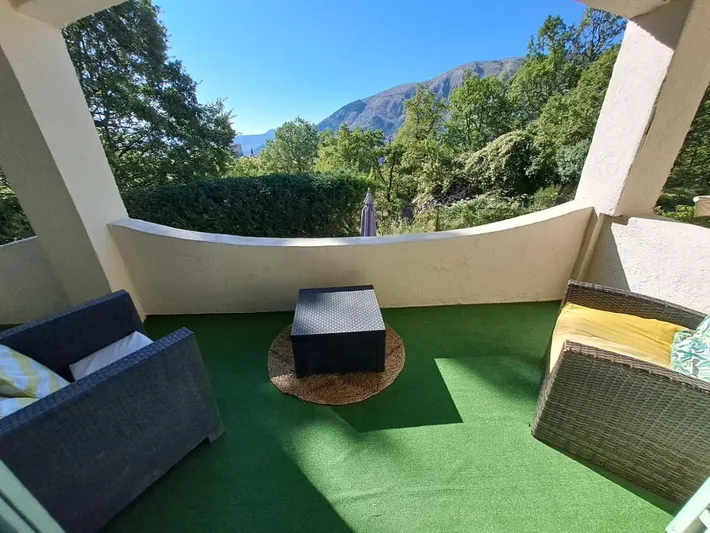 Alojamiento y desayuno para 2 personas, con vistas además de jardín y piscina - 1