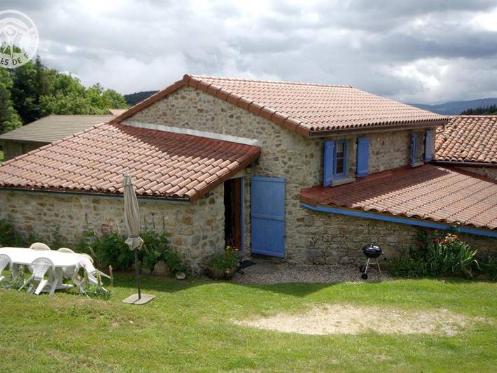 Location de vacances pour 6 personnes, avec jardin à Chalmazel - 3