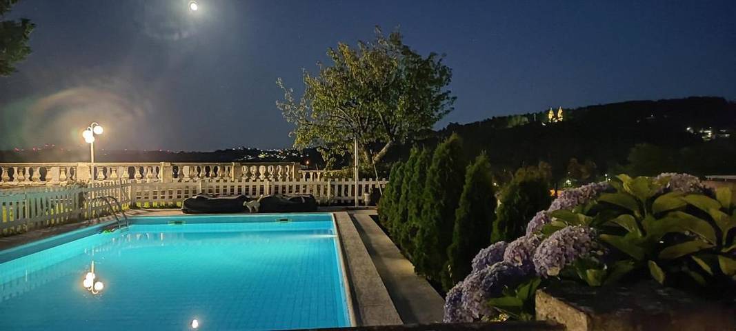 Maison d’hôte pour 2 personnes, avec piscine ainsi que vue et jardin à Lamego - 3