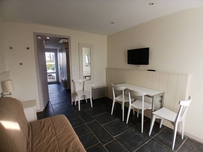 Gîte pour 4 personnes, avec jardin et piscine, animaux acceptés dans Plage De La Falaise