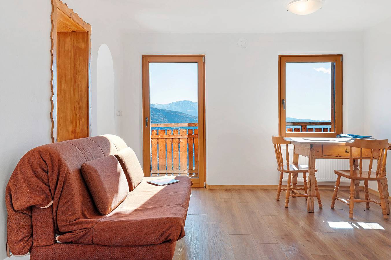 Ganzes Studio, Studio-Apartment 'Zolerhof Alpenrose' mit Bergblick, Gemeinschaftsterrasse und Wlan in Schnauders, Feldthurns