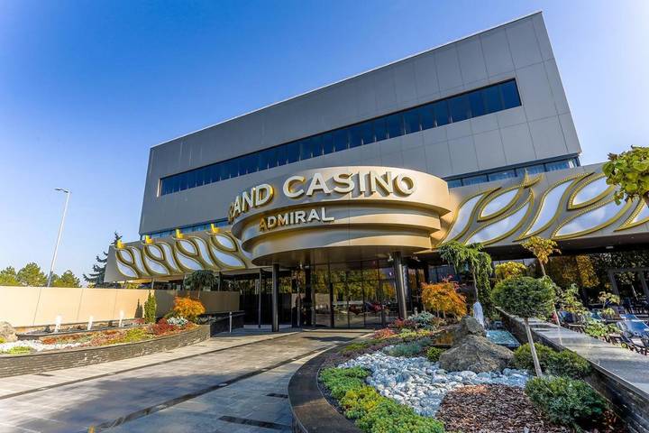 Hotel para 2 pessoas, com jardim e sauna e ainda jacuzzi, com animais de estimação em Zagreb