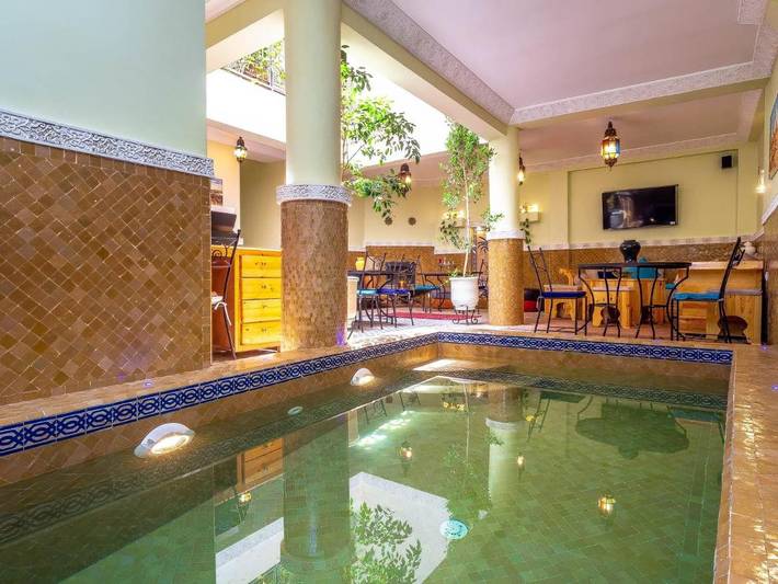 Chambre d’hôte pour 2 personnes, avec piscine et terrasse dans Palais el Badii