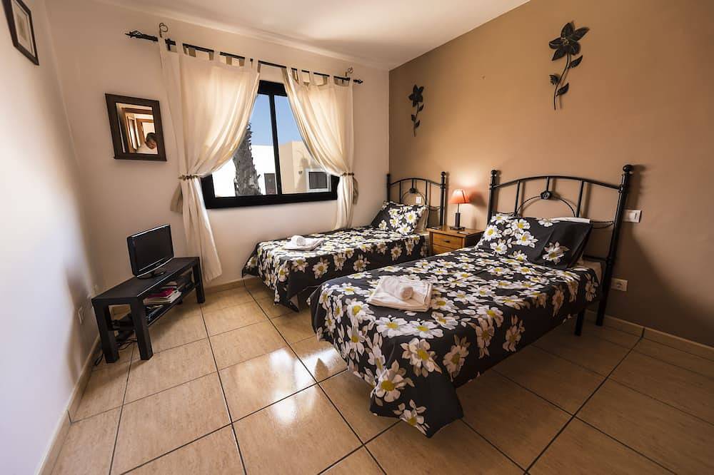 60sq. m Dach Solarium, 50sq. m Hintere Terrasse: Bbq, 3mb Wifi, Tv (Bbc, Sky Sport) in Oasis Tamarindo, La Oliva