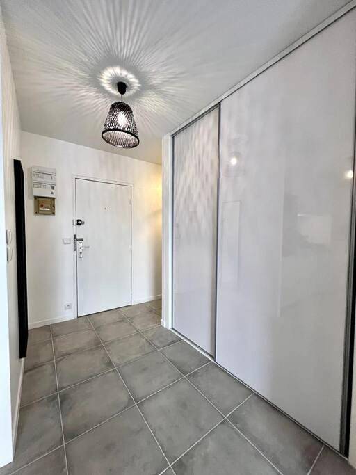 Appartement entier, !New! Disney/Paris - 50m Rer A in Noisy-le-Grand, Seine-Saint-Denis