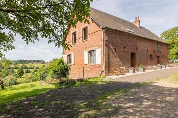 Gîte pour 15 personnes, avec jacuzzi et jardin, adapté aux familles à Neufchâtel-en-Bray