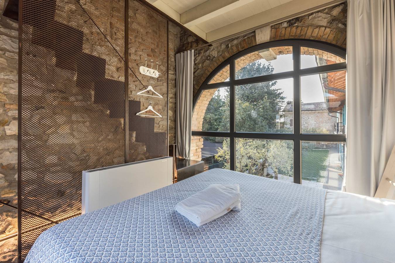 Appartamento intero, Appartamento "Torretta" nella Torre residenziale con Wi-Fi, giardino e piscina in comune in Rivoltella del Garda, Desenzano del Garda