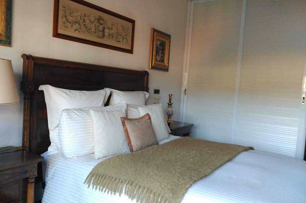 Entire apartment, Original Duplex Penthouse with fantastic views of the estuary and the town of Viveiro in Viveiro, Galician Coast