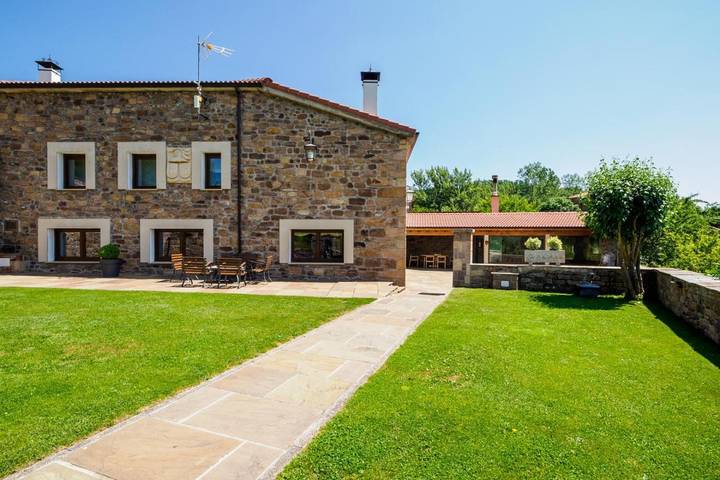 Casa rural para 20 personas, con jardín además de vistas y piscina en Campoo - 2