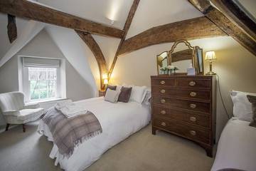 Log Cabin for 10 People in Bath, The Cotswolds, Photo 3