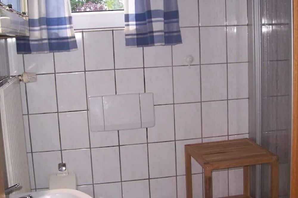 Ganze Wohnung, Schöne, helle Fewo 3 - in Strandnähe (200m) für 2. Personen in Groß Stresow, Putbus