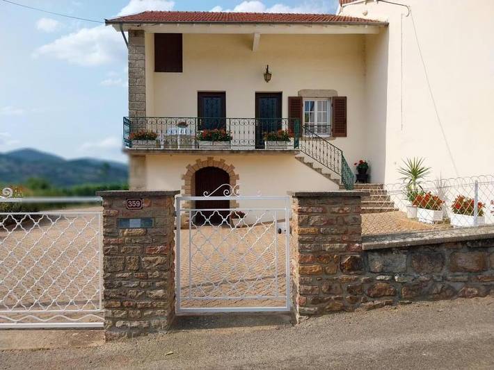 Gîte pour 6 personnes, avec terrasse ainsi que jardin et vue, animaux acceptés à Serrières