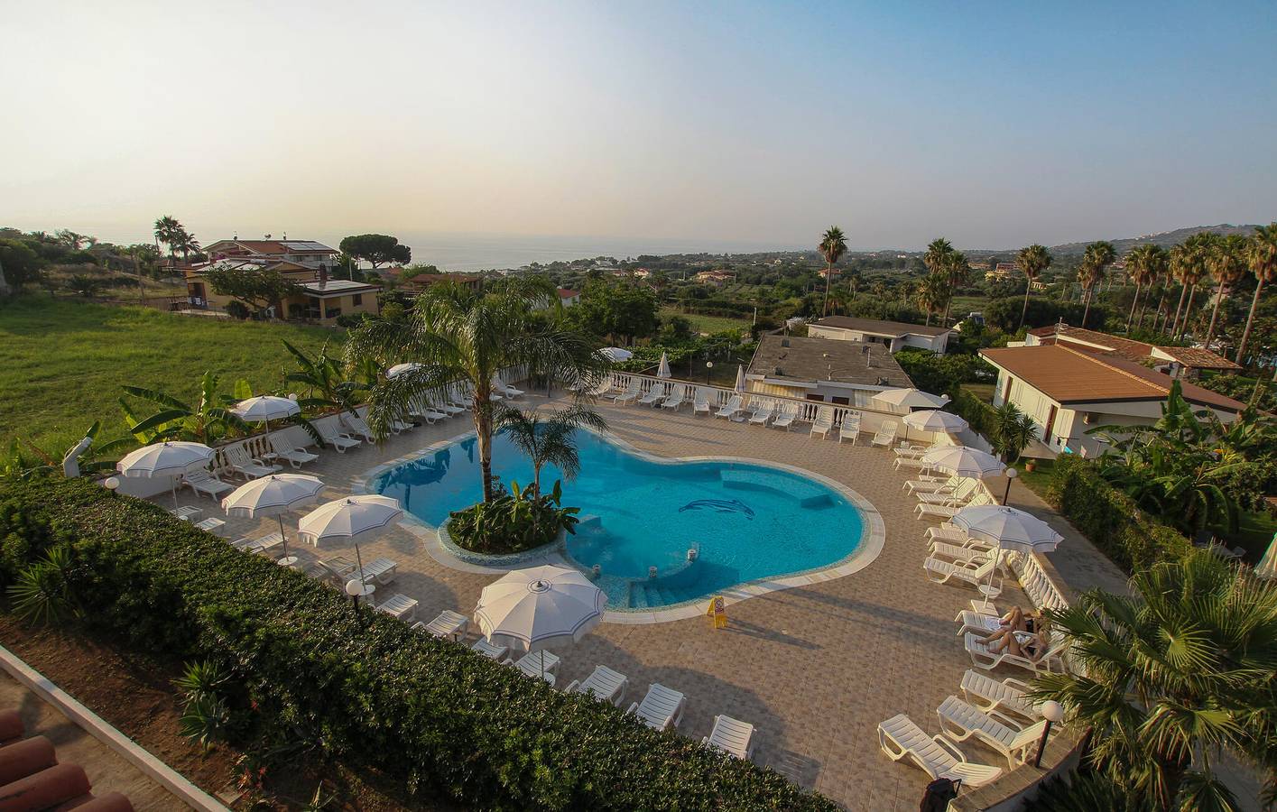 Apartamento vacacional entero, Apartamento de lujo con piscina cubierta y aparcamiento, a 900 m de la costa in Faro Capo Vaticano, Provincia de Vibo Valentia