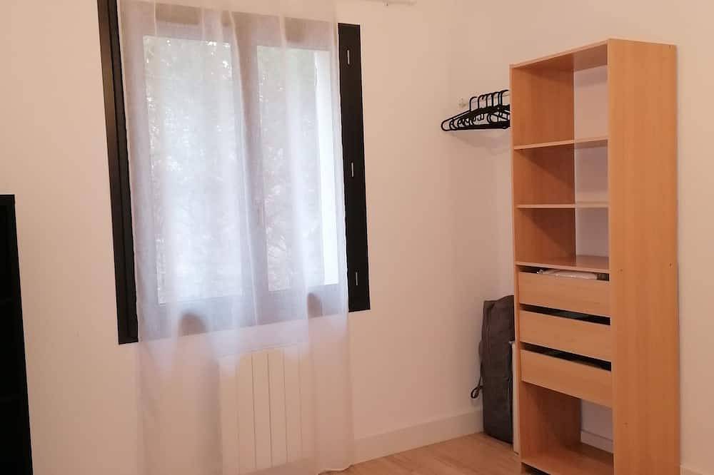 Air-conditioned villa in the heart of Provence, swimming pool, for 8 people, in absolute peace and quiet in Velleron, Parc naturel régional du Mont-Ventoux