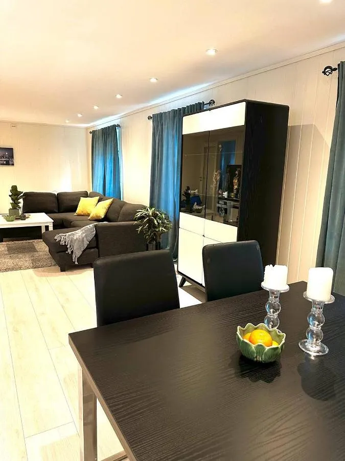 Ferienwohnung für 4 Personen, mit Garten und Seeblick sowie Ausblick und Terrasse - 1
