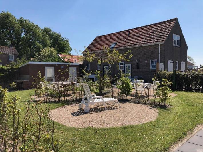 Camping für 4 Personen, mit Terrasse und Garten in Scharendijke