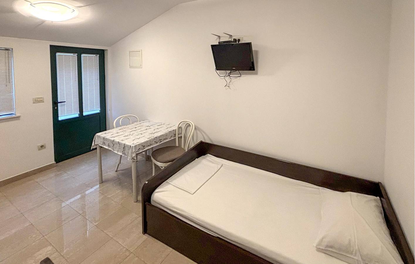 Ganze Ferienwohnung, Apartment mit Meerblick, Terrasse, WLAN, Klimaanlage und Parkplatz in Drvenik, Makarska Riviera