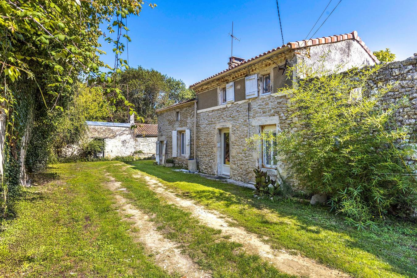 Maison d'Amélie mit Terrasse, Garten und Wlan in Saint-Germain-d'Esteuil, Regionaler Naturpark Médoc