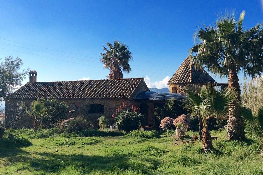 Casa rural en el campo directamente en la costa atlántica cerca de Tarifa (Costa de la Luz) in Tarifa, Parque natural de Los Alcornocales