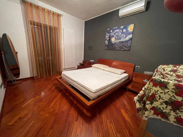 Location de vacances pour 2 personnes, avec Balcon ainsi que Terrasse et Vue à Pesche (Italie)