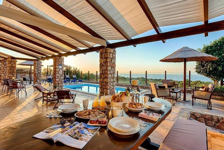 Villa per 14 persone, con Balcone e Terrazza nonché Giardino e Piscina in Simi