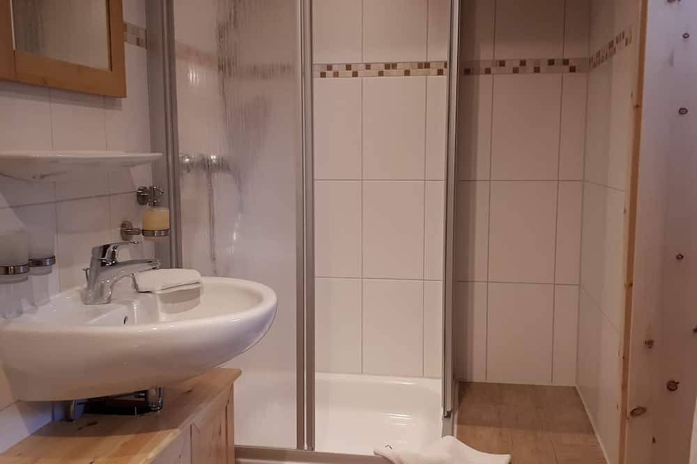 Ganze Wohnung, Appartement 45 qm, 2 Personen, 1 separates Schlafzimmer, Dachgeschoss in Unterwössen, Bayerische Alpen
