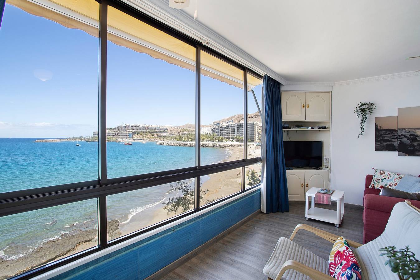 Entire apartment, Vacation Home 'Patalavaca Beach Holidays Invest' with Sea View, Private Terrace and Wi-Fi in Arguineguin, South Gran Canaria