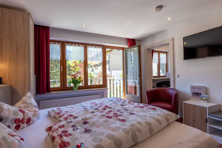 Ganzes Studio, Einzimmerapartment Gästehaus Wolfgang Taubensee mit Bergblick, Balkon und Wi-Fi in Ruhpolding, Bayerische Alpen