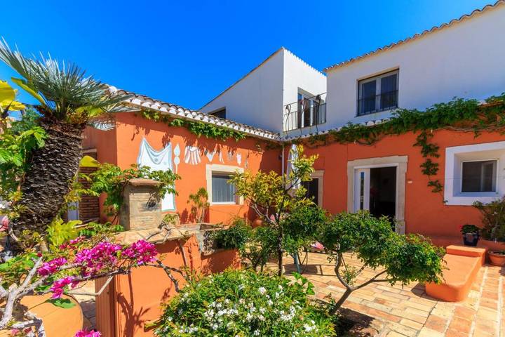 Apartamento de férias para 2 pessoas, com piscina e piscina infantil e ainda jardim and vista em Almancil