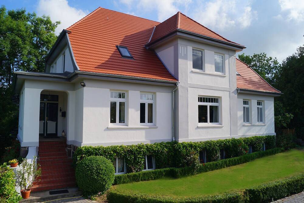 Ganze Wohnung, Großzügige Ferienwohnung in stilvoller Landvilla (1923) m. Garten in Wittenbeck, Bad Doberan & Umland