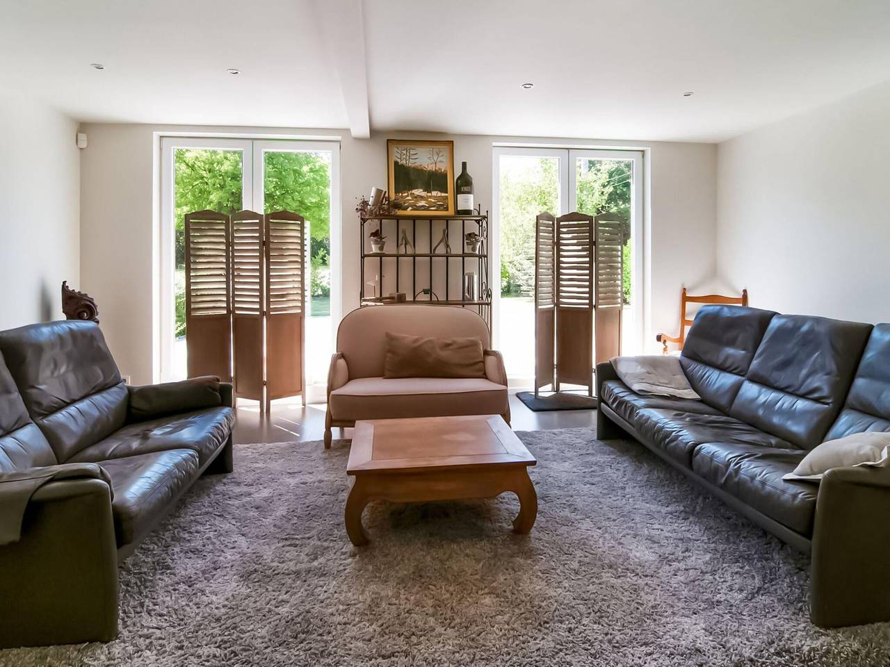 Enticing Holiday Home in Treignes near Forest in Viroinval, Parc Naturel Viroin Hermeton