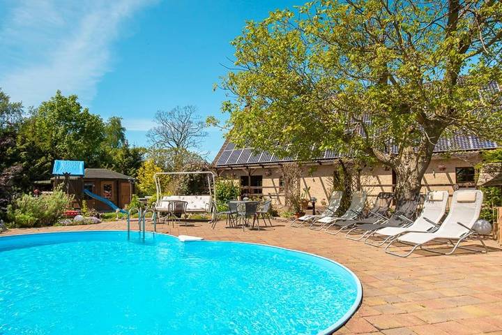 Ferienwohnung für 8 Personen, mit Terrasse und Garten sowie Pool und Ausblick in Parchtitz - 3